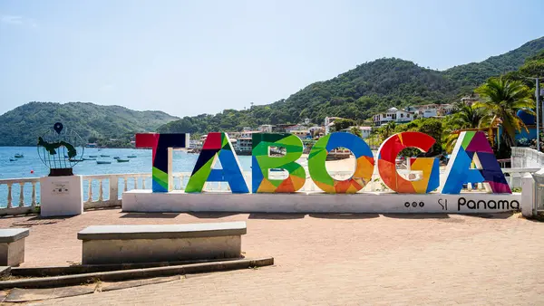 Taboga, Panama - 5 Şubat 2024: Sunny Weather 'daki Picturesque Adası, HDR Görüntü