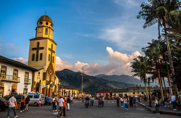 Salento, Kolombiya - 3 Şubat 2024: Bulutlu havada tarihi şehir merkezi, HDR Görüntü