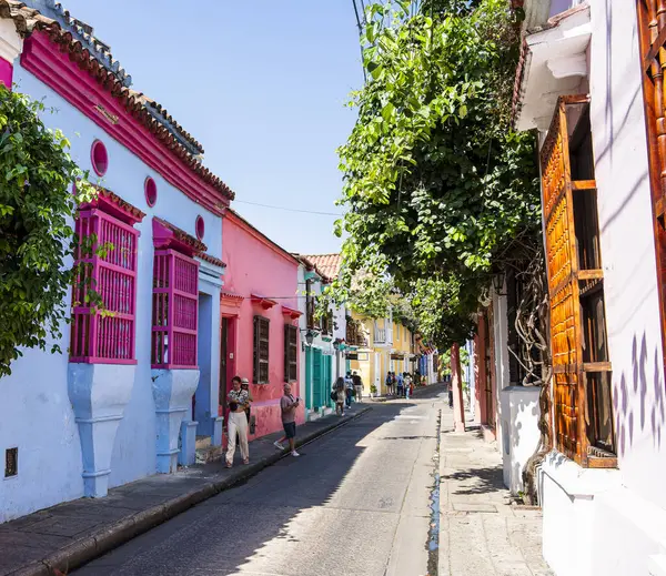 Cartagena, Kolombiya - 4 Şubat 2024: Güneşli havada tarihi şehir merkezi, HDR Görüntü