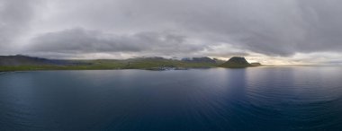 Snaefellsnes Yarımadası, İzlanda 'daki Grundarfjordur' un insansız hava aracı görüntüsü