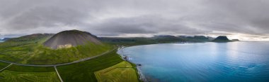 Snaefellsnes Yarımadası, İzlanda 'daki Grundarfjordur' un insansız hava aracı görüntüsü