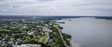 Quebec City, Kanada - 4 Temmuz 2024: Tarihsel şehir merkezinin yaz mevsiminde havadan görünüşü, HDR Image