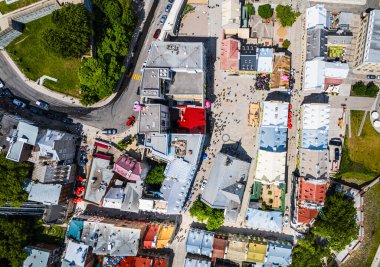 Quebec City, Kanada - 4 Temmuz 2024: Tarihsel şehir merkezinin yaz mevsiminde havadan görünüşü, HDR Image