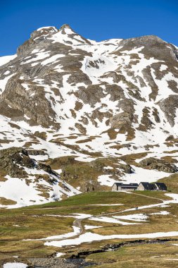 Portalet Geçidi 'ndeki karla kaplı dağların manzarası, Fransız Pireneleri, HDR Görüntü 