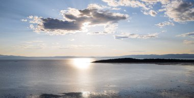 Kamouraska, Kanada - 3 Temmuz 2024: Riverside Village at Twilight, HDR Image