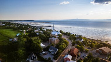 Kamouraska, Kanada - 3 Temmuz 2024: Riverside Village at Twilight, HDR Image