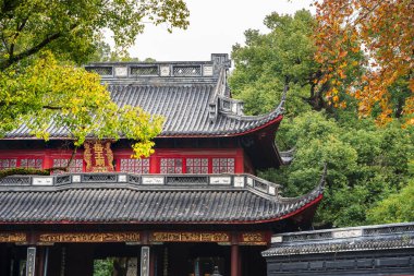 Hangzhou, Çin - 3 Aralık 2023: Bulutlu havada tarihi merkez şehir, HDR Görüntü