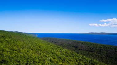 Gaspe Yarımadası kıyısındaki Saint Lawrence Nehri, HDR Görüntü