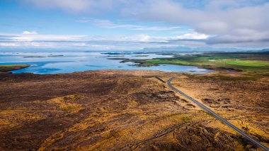 Snaefellsnes Yarımadası, İzlanda 'daki volkanik manzaranın insansız hava aracı görüntüsü