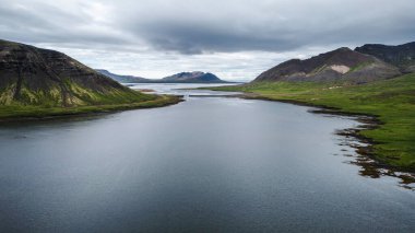 Snaefellsnes Yarımadası, İzlanda 'daki volkanik manzaranın insansız hava aracı görüntüsü