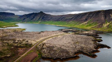 Snaefellsnes Yarımadası, İzlanda 'daki volkanik manzaranın insansız hava aracı görüntüsü