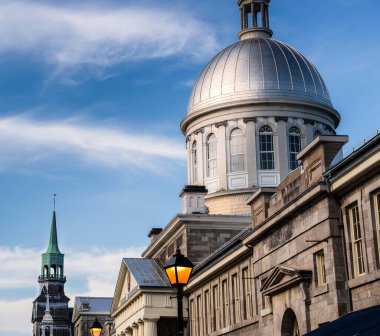 Montreal, Quebec, Kanada - 3 Temmuz 2024: Yazın Şehir Simgeleri