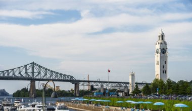 Montreal, Quebec, Kanada - 3 Temmuz 2024: Yazın Şehir Simgeleri