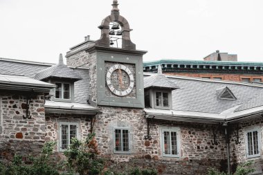 Montreal, Quebec, Kanada - 2 Temmuz 2024: Bulutlu havada Eski Bölge, HDR Görüntü