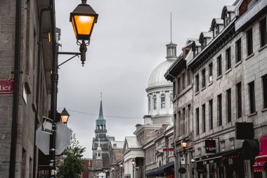 Montreal, Quebec, Kanada - 2 Temmuz 2024: Bulutlu havada Eski Bölge, HDR Görüntü