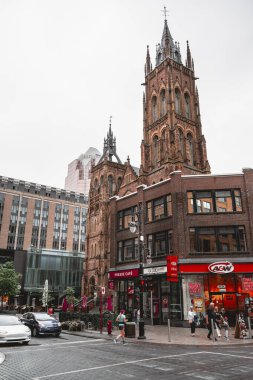 Montreal, QC, Kanada - 22 Haziran 2024: Bulutlu havada şehir merkezi manzarası