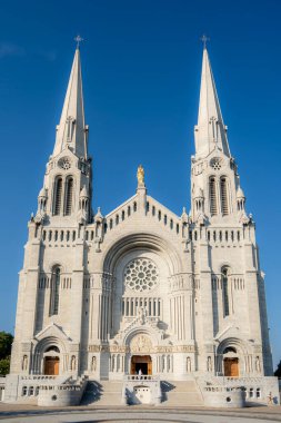 Sainte-Anne-de-Beaupr, Quebec, Kanada - 2 Temmuz 2024: Quebec 'teki En Büyük Bazilika, HDR Görüntü