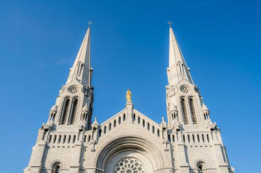 Sainte-Anne-de-Beaupr, Quebec, Kanada - 2 Temmuz 2024: Quebec 'teki En Büyük Bazilika, HDR Görüntü