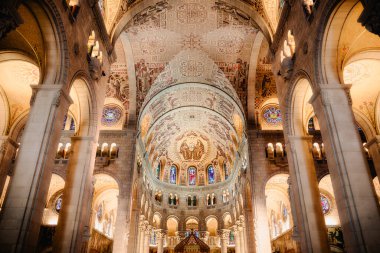 Sainte-Anne-de-Beaupr, Quebec, Kanada - 2 Temmuz 2024: Quebec 'teki En Büyük Bazilika, HDR Görüntü