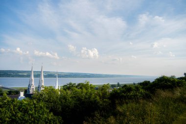 Sainte-Anne-de-Beaupr, Quebec, Kanada - 2 Temmuz 2024: Quebec 'teki En Büyük Bazilika, HDR Görüntü