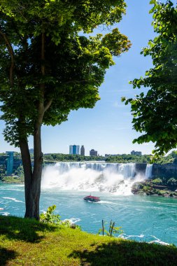 Yazın Niagara Şelalesi manzarası, Kanada