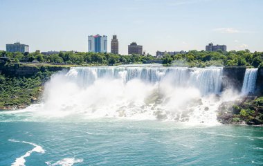 Yazın Niagara Şelalesi manzarası, Kanada