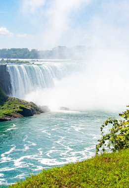 Yazın Niagara Şelalesi manzarası, Kanada