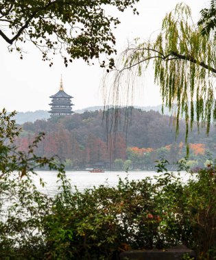 Çin 'in Sonbaharda Hangzhou Simgelerinin Manzarası