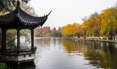 Çin 'in Sonbaharda Hangzhou Simgelerinin Manzarası