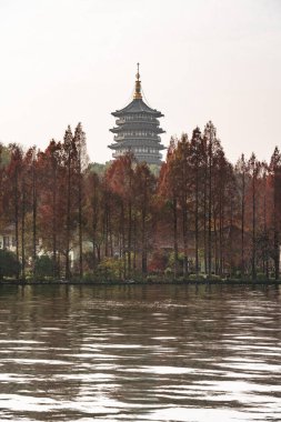 Çin 'in Sonbaharda Hangzhou Simgelerinin Manzarası