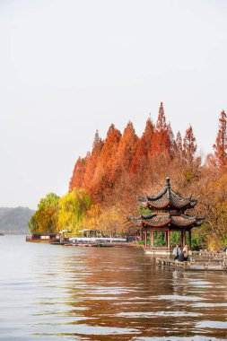 Çin 'in Sonbaharda Hangzhou Simgelerinin Manzarası