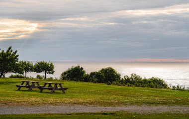 Saint Lawrence Nehri üzerinde gün batımı, Gaspe Yarımadası, Kanada