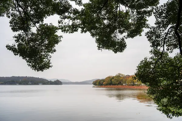 Çin 'in Sonbaharda Hangzhou Simgelerinin Manzarası