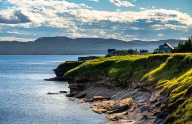Gaspe Yarımadası kıyısındaki Saint Lawrence Nehri, HDR Görüntü