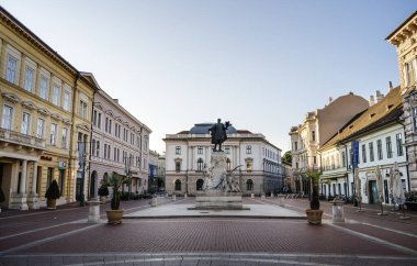 Szeged, Macaristan - 3 Temmuz 2024: Sunny Weather 'daki Tarihi Şehir Merkezi, HDR Görüntü