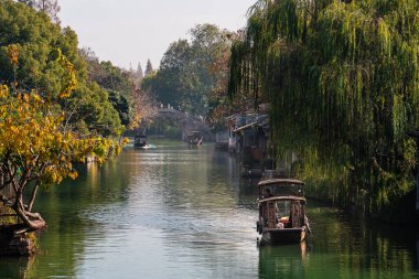 Wuzhen, Çin - 3 Aralık 2023: Sonbaharda tarihi kent merkezi, HDR Image