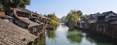 Wuzhen, Çin - 3 Aralık 2023: Sonbaharda tarihi kent merkezi, HDR Image