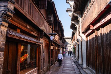 Wuzhen, Çin - 3 Aralık 2023: Sonbaharda tarihi kent merkezi, HDR Image