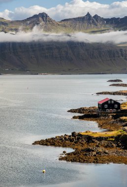 Djupivogur, İzlanda - 22 Temmuz 2024: Doğu Yakası Tarihi Köy, HDR Görüntü