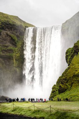 Güney İzlanda 'daki Skogafoss Şelalesi, HDR Görüntü
