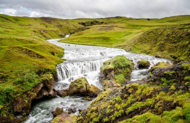 Güney İzlanda 'daki Skogafoss Şelalesi, HDR Görüntü