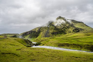 Güney İzlanda 'daki Skogafoss Şelalesi, HDR Görüntü