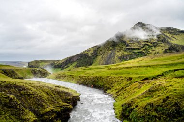 Güney İzlanda 'daki Skogafoss Şelalesi, HDR Görüntü