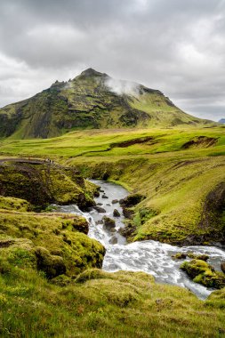 Güney İzlanda 'daki Skogafoss Şelalesi, HDR Görüntü