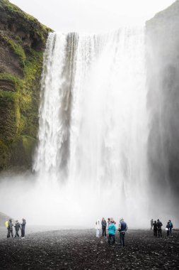 Güney İzlanda 'daki Skogafoss Şelalesi, HDR Görüntü