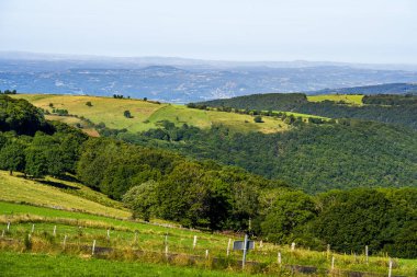 Yazın Aubrac manzarası, Aveyron, Fransa