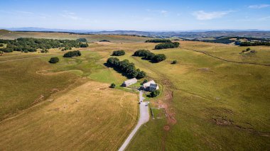 Yazın Aubrac manzarası, Aveyron, Fransa