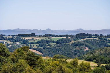 Laguiole, Aubrac, Fransa 'daki eski taş binaların manzarası.