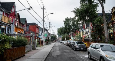 Toronto, Kanada - 2 Temmuz 2024: Bulutlu havada şehir merkezi