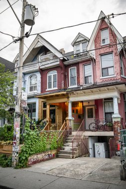 Toronto, Kanada - 2 Temmuz 2024: Bulutlu havada şehir merkezi